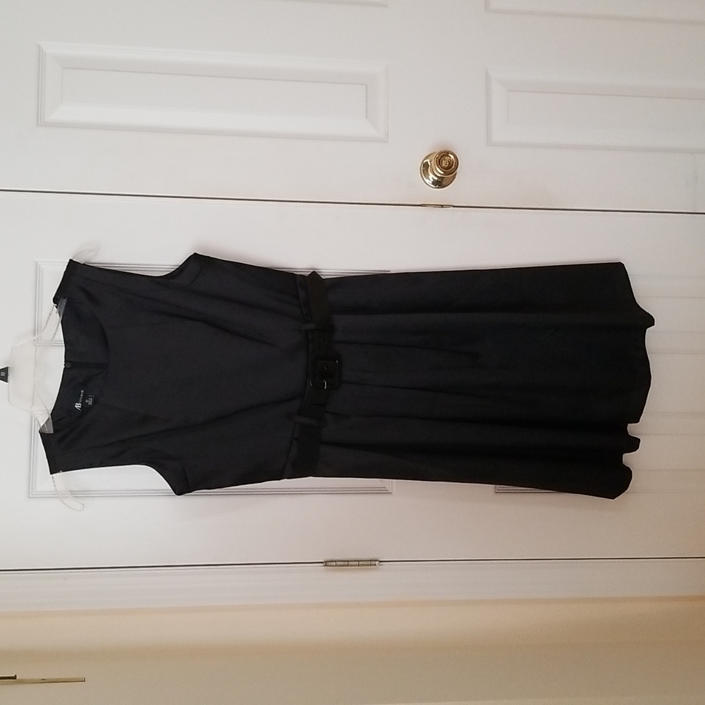 Ladies Sleeveless Black Dress